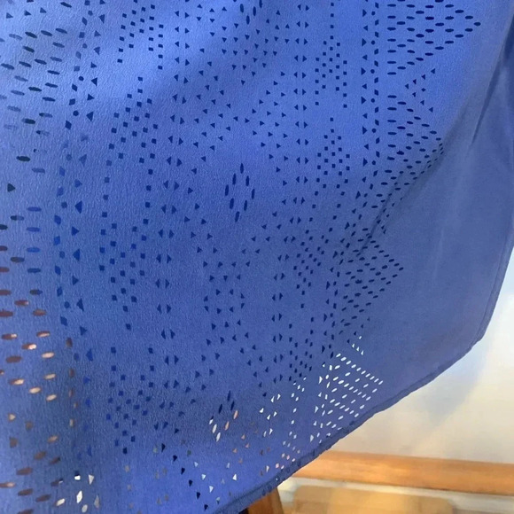 EQUIPMENT FEMME NWT Liam Laser Cut Nautical Blue Silk Tee Shirt Top Blouse - Picture 2 of 6